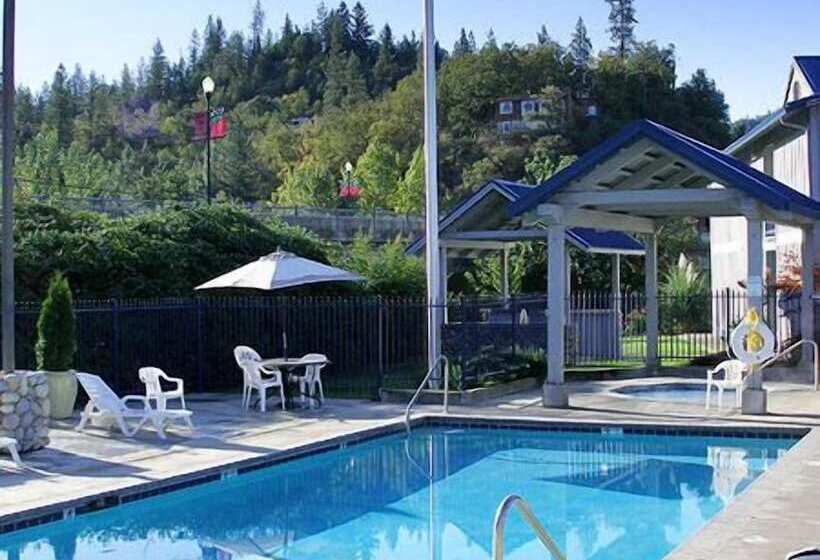 호텔 Edgewater Inn Shady Cove