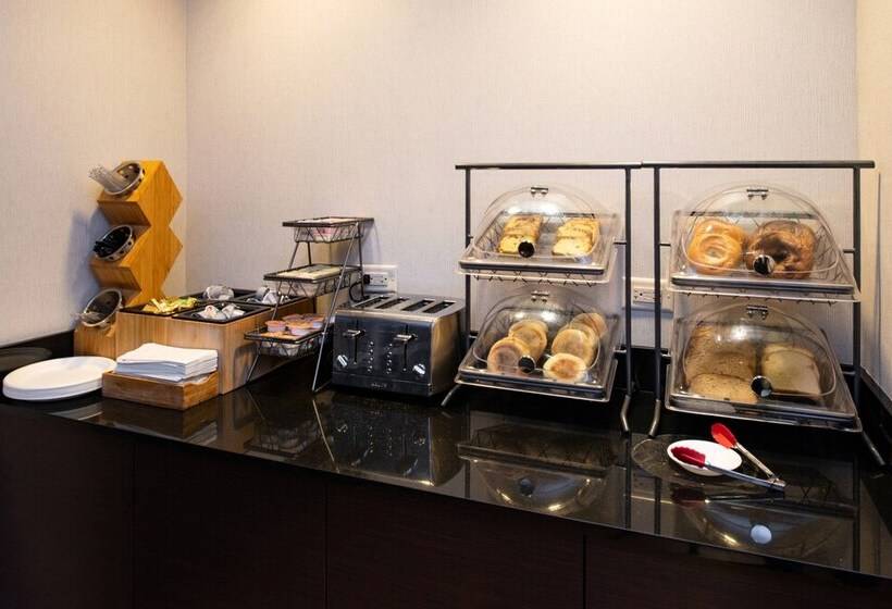 هتل Fairfield Inn & Suites By Marriott Cedar Rapids