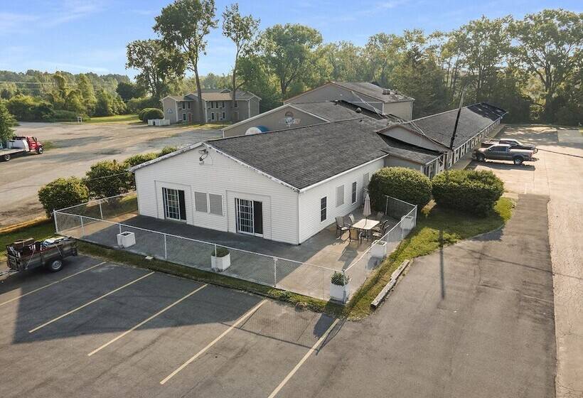 בית מלון כפרי Great Lakes Inn And Suites