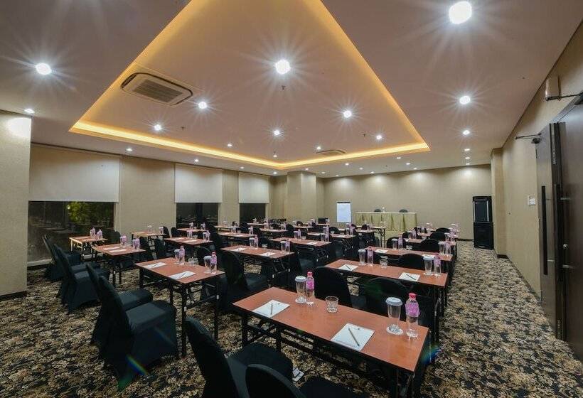 هتل Royal Regantris Cendana