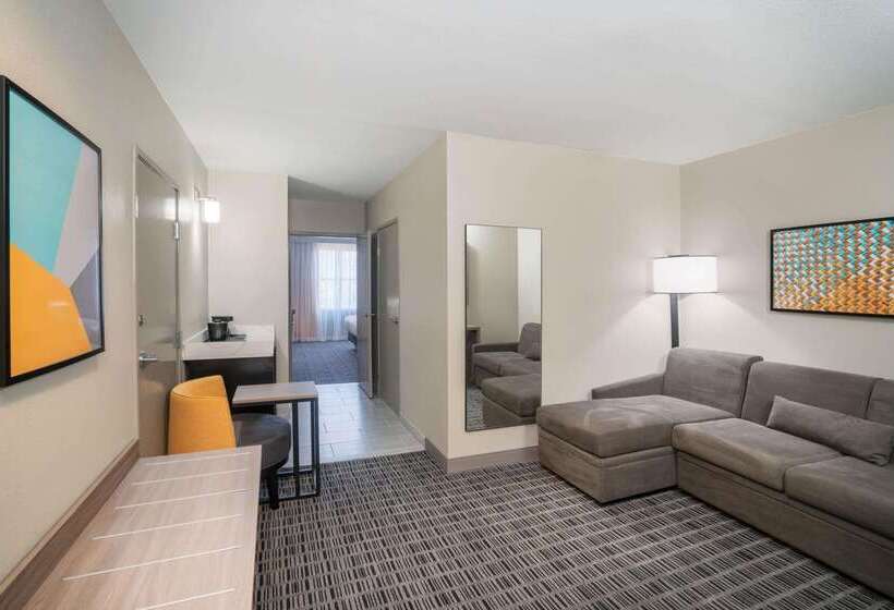 La Quinta By Wyndham Montgomery