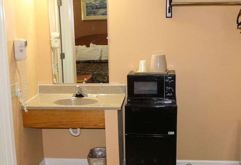 汽车旅馆  Budget Inn Of Lynchburg And Bedford