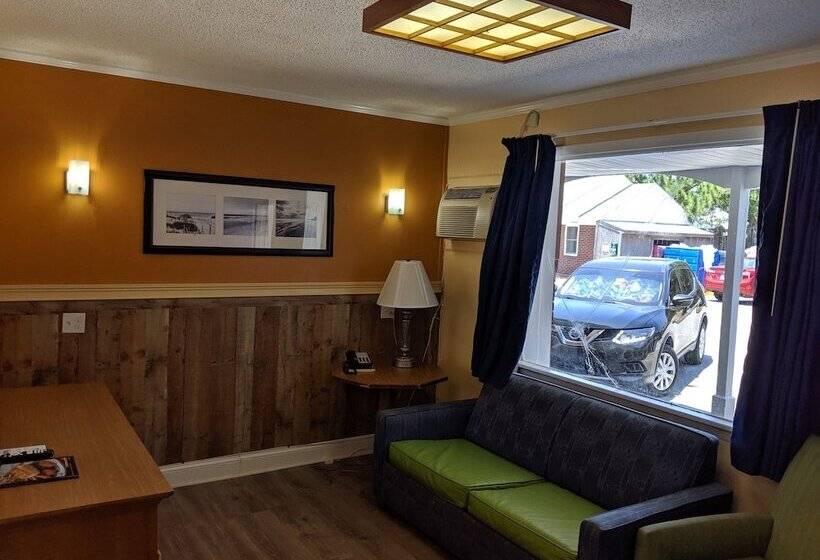 فندق على الطريق Colonial Inn