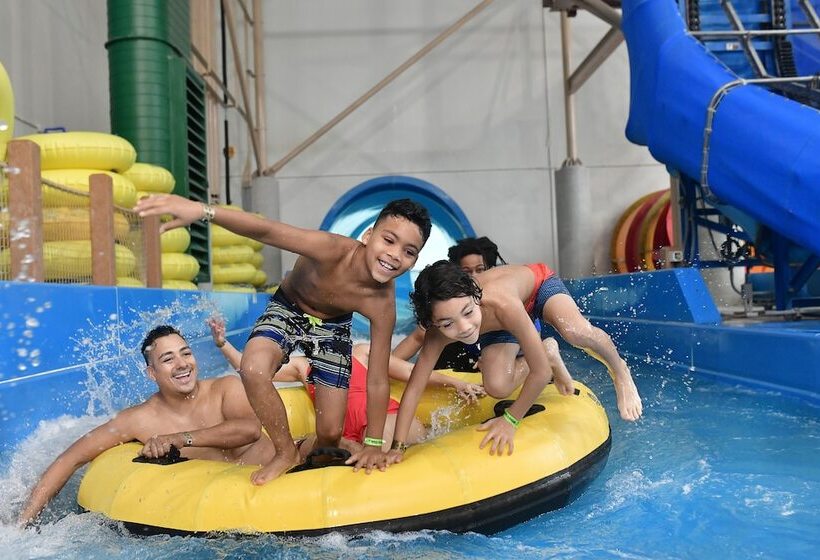 استراحتگاه Great Wolf Lodge Concord