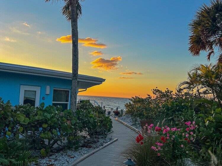 منتجع The Pearl Beach Inn