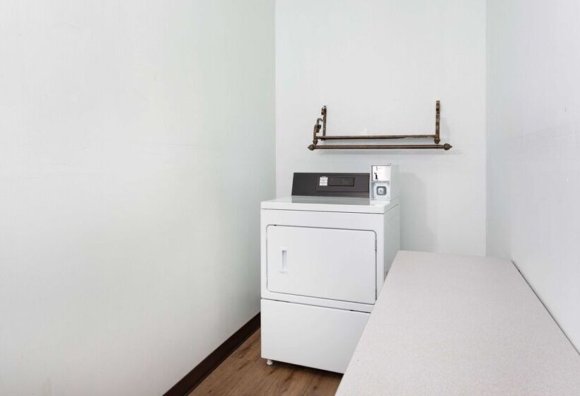 בית מלון כפרי Baymont By Wyndham Midway Tallahassee