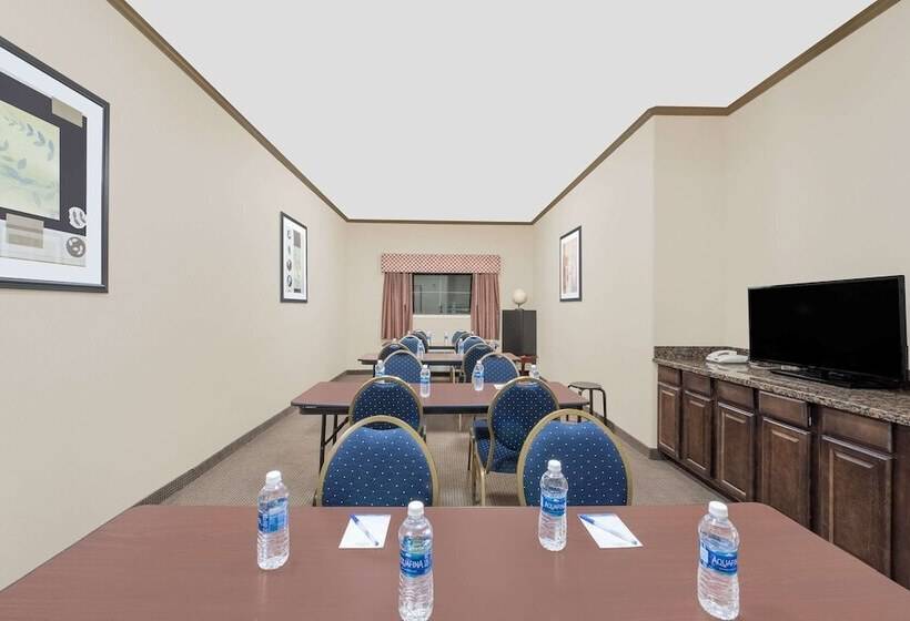 בית מלון כפרי Baymont By Wyndham Snyder