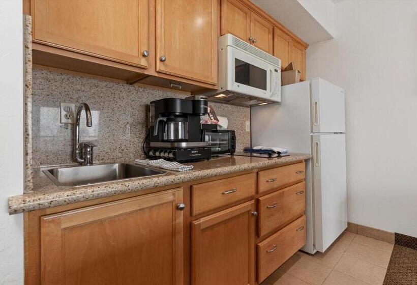 בית מלון כפרי Beach House Inn & Suites