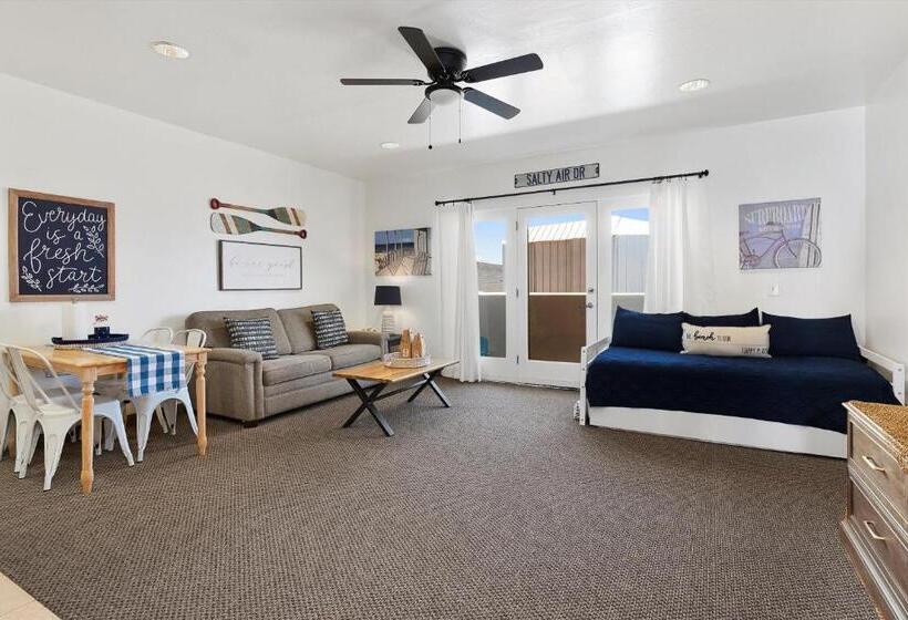 בית מלון כפרי Beach House Inn & Suites
