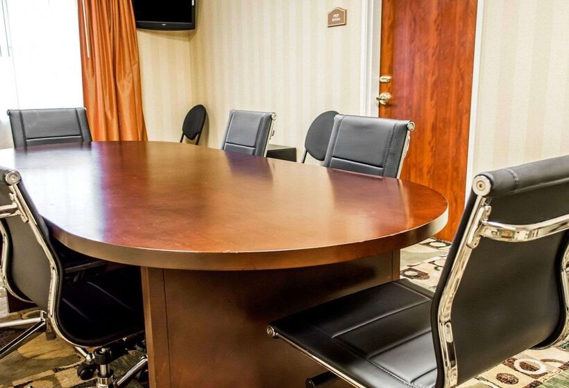 Отель Comfort Inn & Suites Franklin East