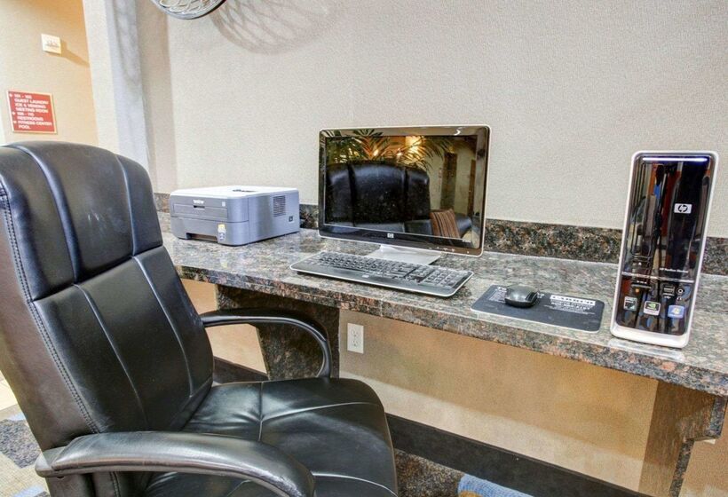 호텔 Comfort Suites