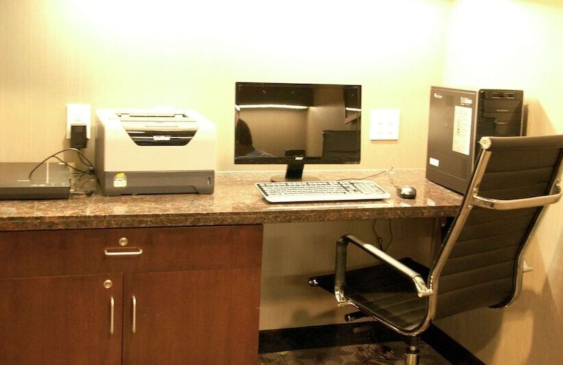 فندق Hampton Inn By Hilton Leesville Fort Johnson