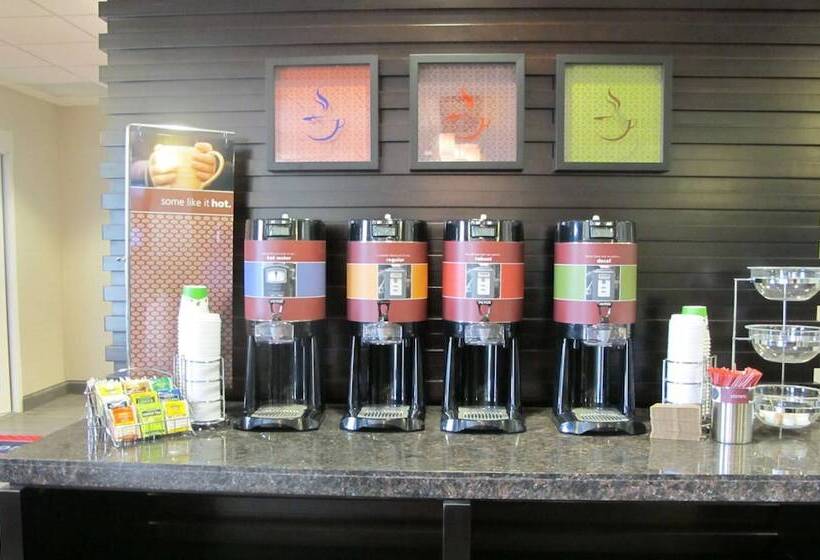 فندق Hampton Inn By Hilton Leesville Fort Johnson