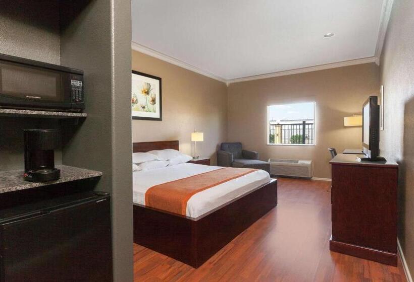 בית מלון כפרי Lone Star Inn & Suites