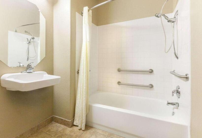 בית מלון כפרי Lone Star Inn & Suites