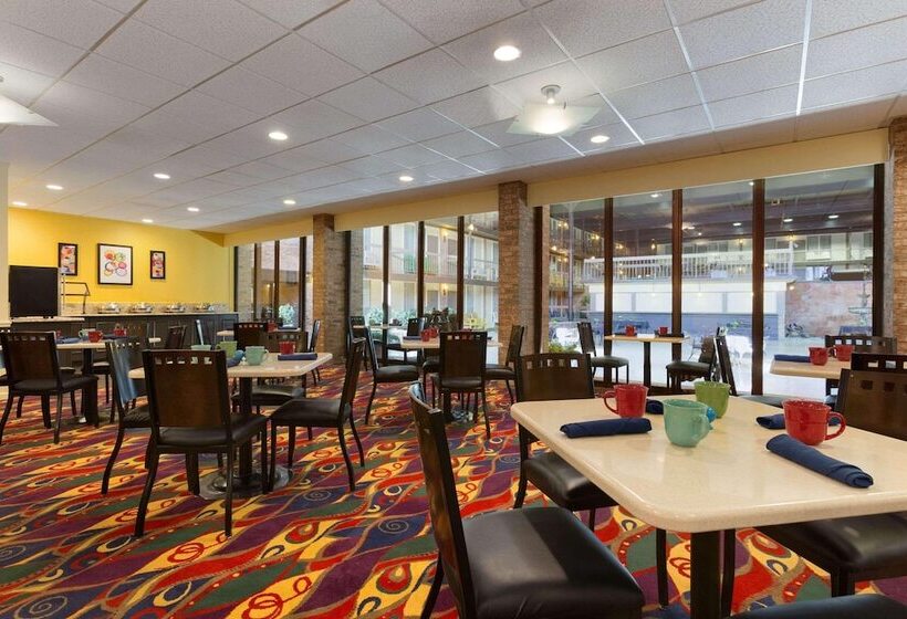 酒店 Park Inn By Radisson Sharon