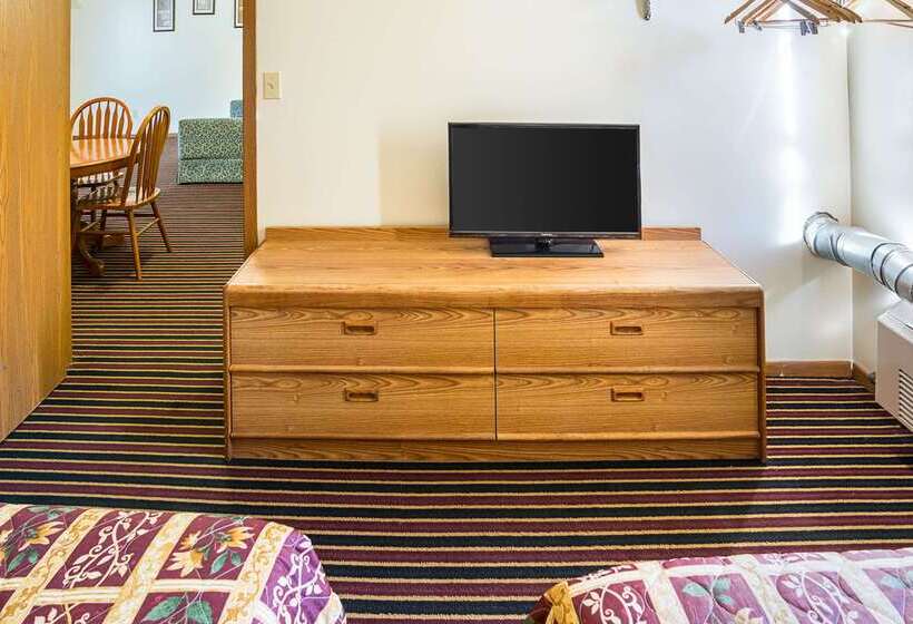 هتل Rodeway Inn & Suites