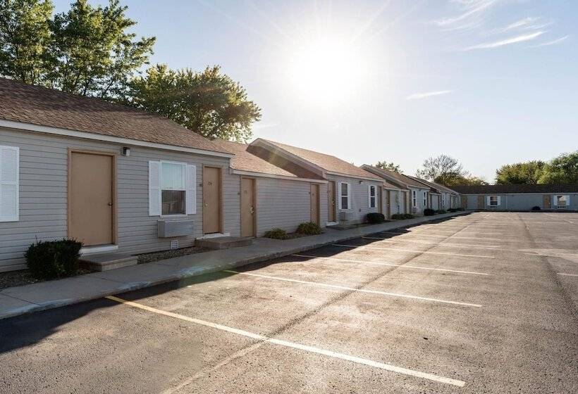 هتل Rodeway Inn & Suites
