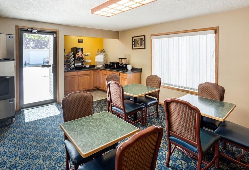 هتل Rodeway Inn & Suites