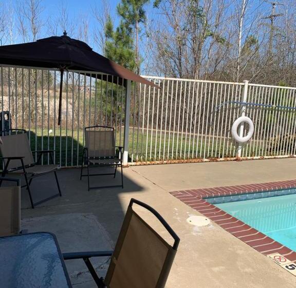 فندق Rodeway Inn & Suites