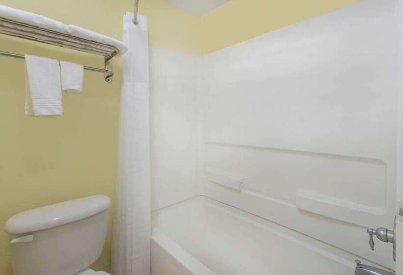 فندق Super 8 By Wyndham Kingsland I 95 Naval Base Area