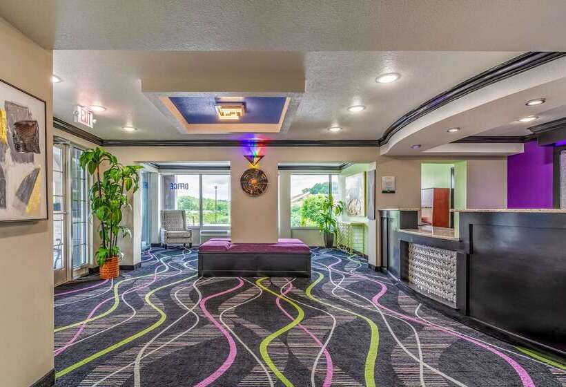 فندق على الطريق Quality Inn