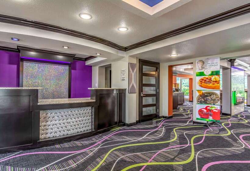 فندق على الطريق Quality Inn