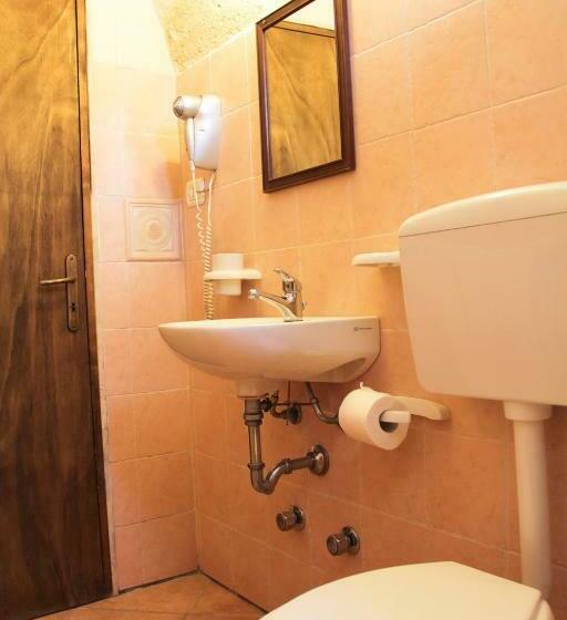 Exedra Holiday House