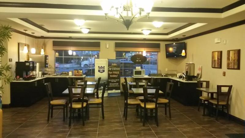 בית מלון כפרי Atria Inn & Suites