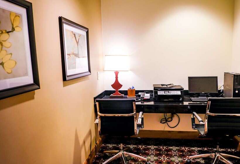 호텔 Best Western Plus Dutch Haus Inn And Suites