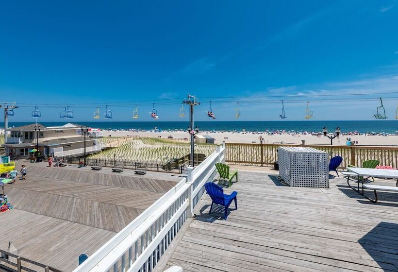Boardwalk Hotel Charlee & Apartments Beach Hotel Oceanfront