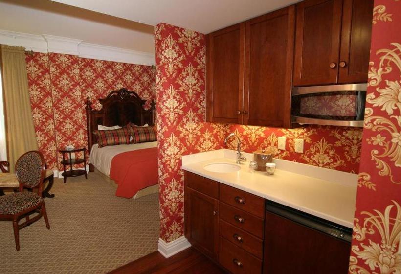 فندق Charley Creek Inn