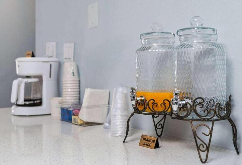 בית מלון כפרי Days Inn By Wyndham Albuquerque I 25