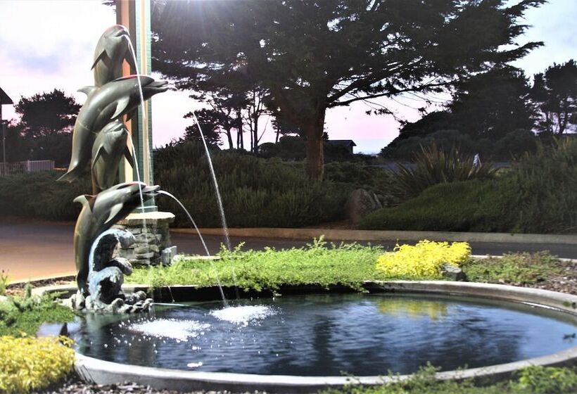 فندق Emerald Dolphin Inn & Mini Golf