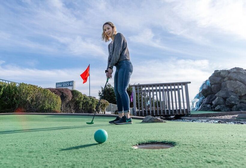 فندق Emerald Dolphin Inn & Mini Golf