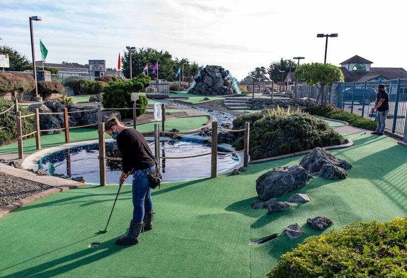 فندق Emerald Dolphin Inn & Mini Golf