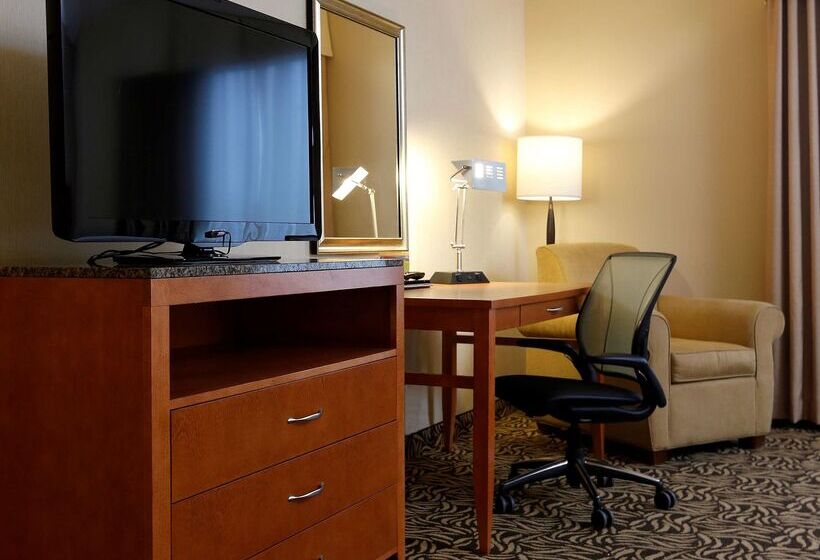 בית מלון כפרי Hilton Garden Inn Cedar Falls