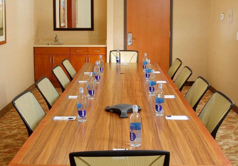 בית מלון כפרי Hilton Garden Inn Cedar Falls