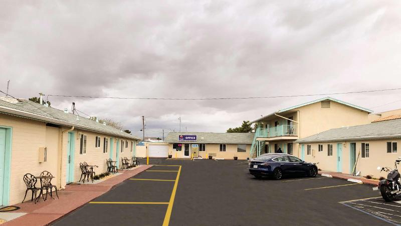 בית מלון כפרי Howard Johnson By Wyndham Ridgecrest, Ca