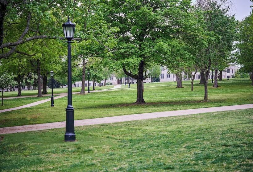 هتل Inn At Carnall Hall