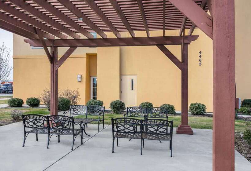 בית מלון כפרי La Quinta By Wyndham Denton   University Drive