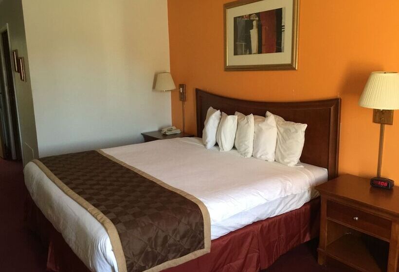 호텔 Lake Tree Inn & Suites