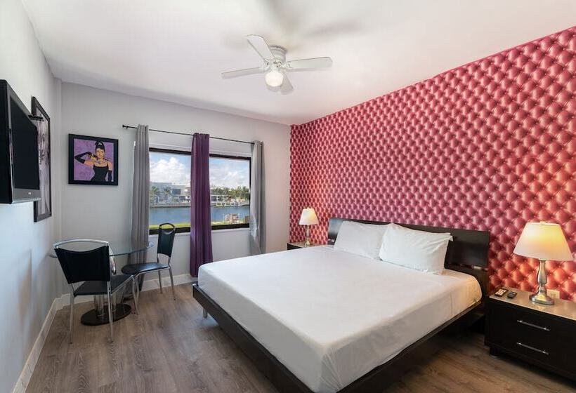 هتل Notebook Miami Beach