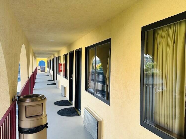 فندق Timberland Inn & Suites