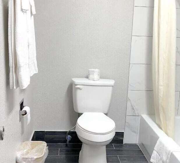فندق على الطريق Regency Inn Bald Knob