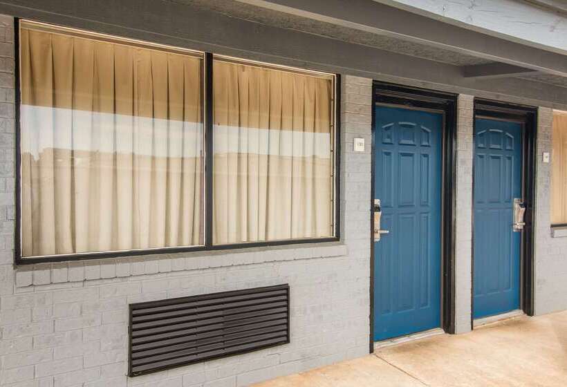 فندق على الطريق Rodeway Inn