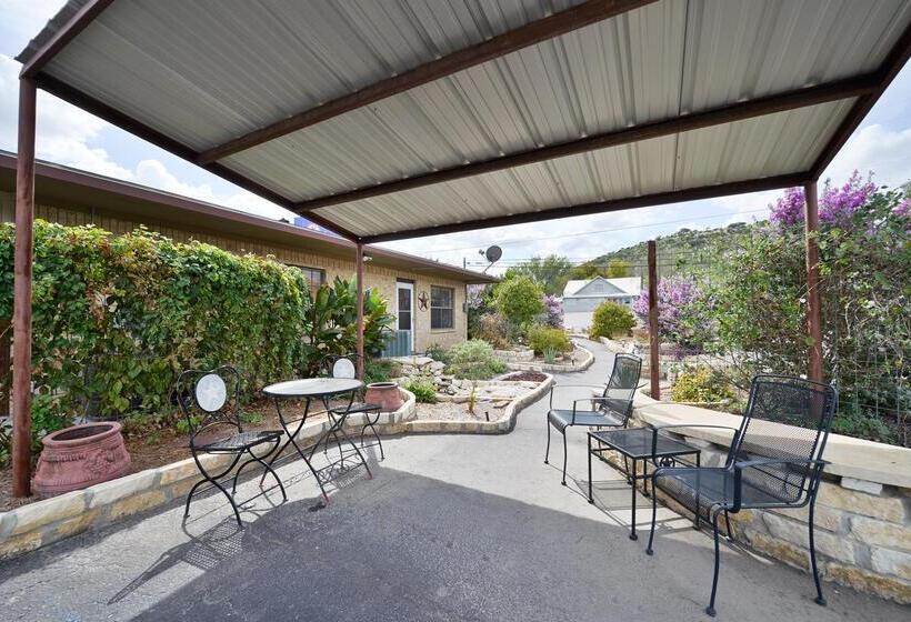 בית מלון כפרי Americas Best Value Inn   Legend S Inn