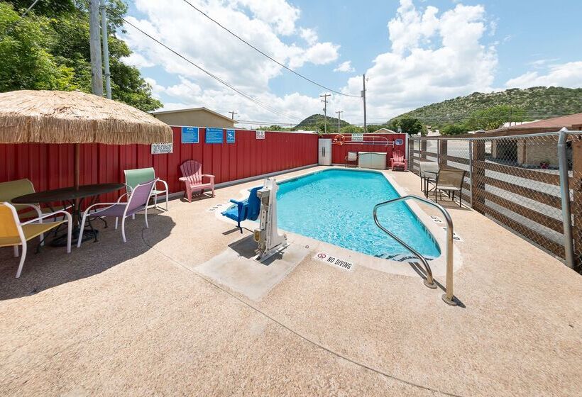 בית מלון כפרי Americas Best Value Inn   Legend S Inn