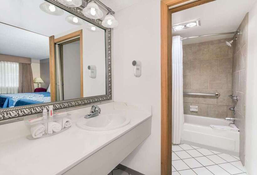 فندق Days Inn By Wyndham Delta Co