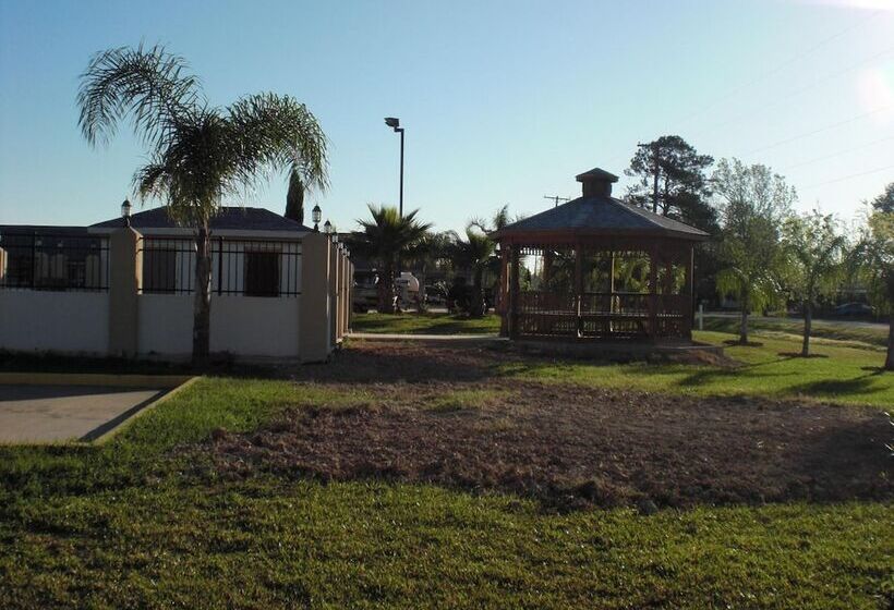 هتل Executive Inn & Suites West Columbia